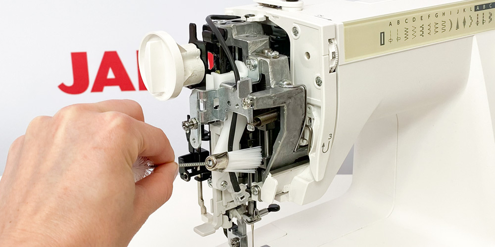 Czyszczenie igielnicy w maszynie do szycia