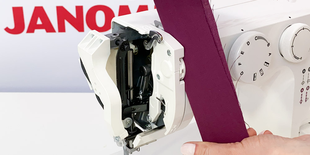 Czyszczenie naprężaczy górnych w maszynie do szycia