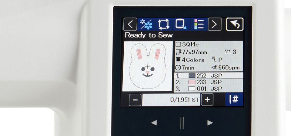 Zbliżenie na menu ekranowe hafciarki Janome MC100E